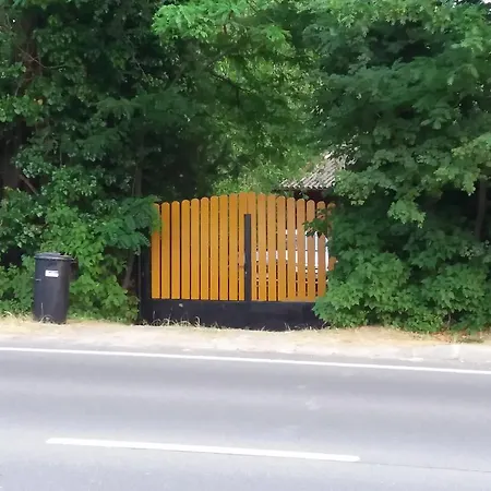 Akarattyai Arnyas Nyaralohaz *